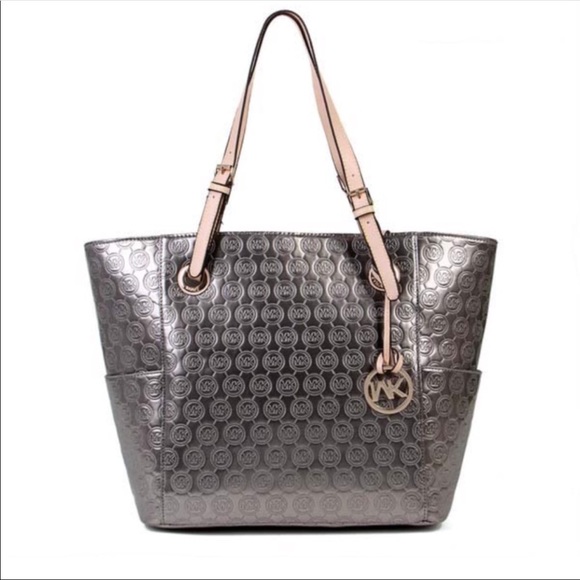 Michael Kors Handbags - 💥Michael Kors metallic patent leather tote brown